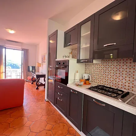 Σπίτι διακοπών Fg Apartment, Mare E Monti, 70 Sqm, 2 Bedrooms, 1 Bathroom, Surrounded By Greenery, With Free Parking And Wifi Conveniently Located Near The Highway
